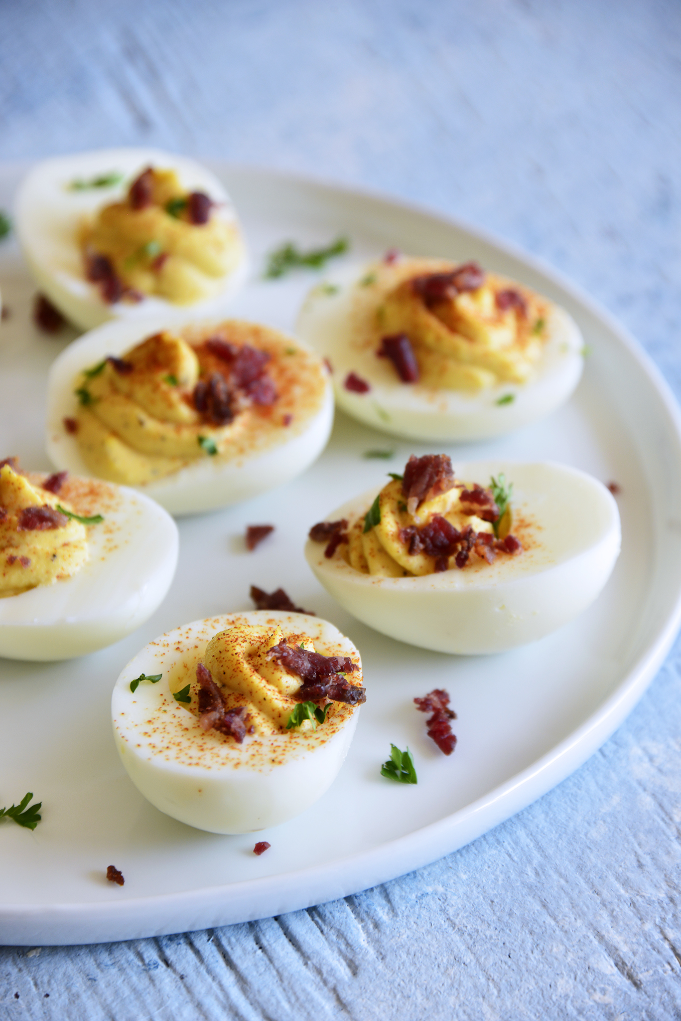 deviled eggs with bacon