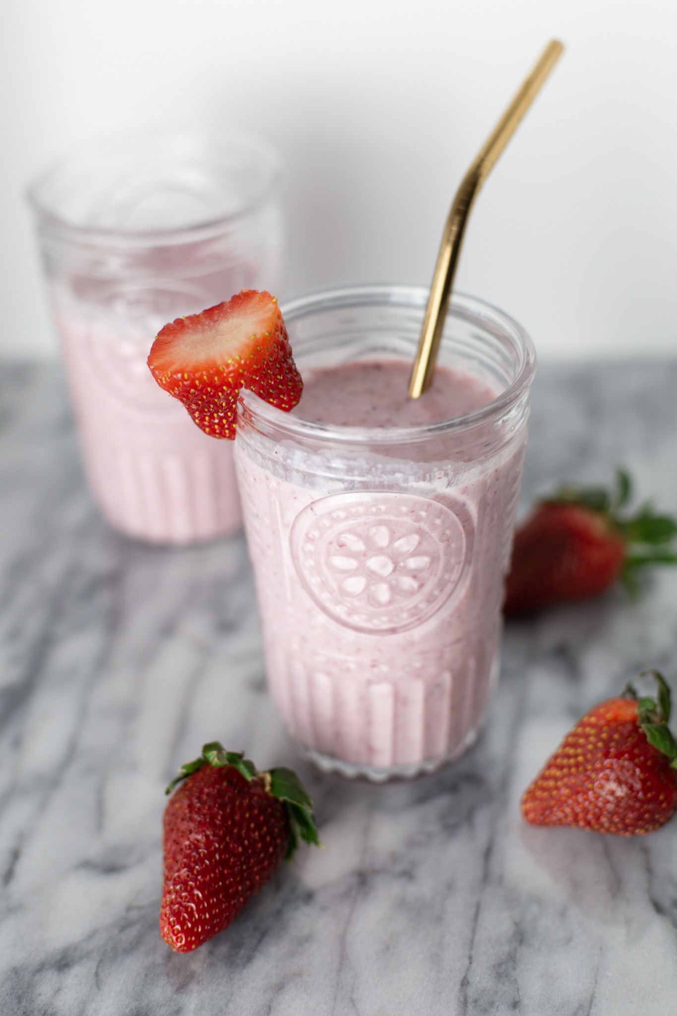 low carb and keto strawberry cheesecake smoothie